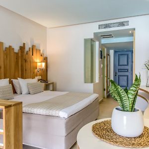 Pool Beachfront Junior Suite